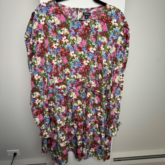 Boohoo PLUS WOVEN PUFF SLEEVE FLORAL SKATER DRESS - Picture 5 of 16